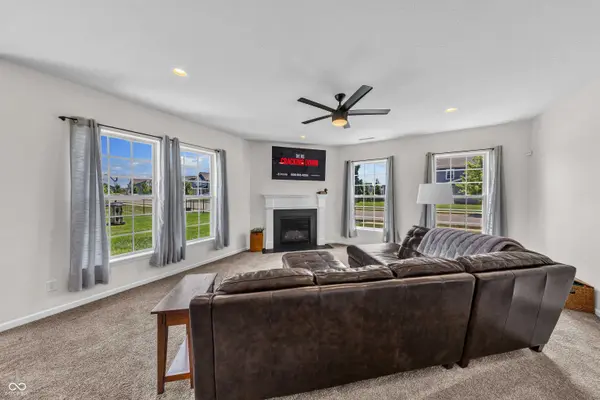 9875 Gallop LN, Fishers, IN 46040