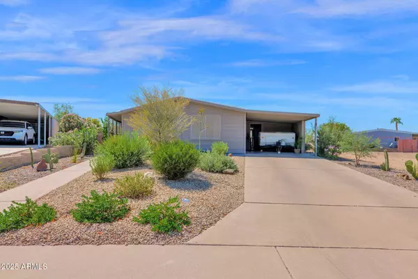 2250 N FLOYD Drive, Mesa, AZ 85215