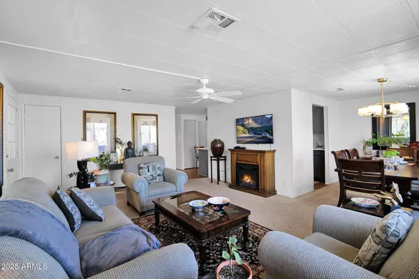 2250 N FLOYD Drive, Mesa, AZ 85215