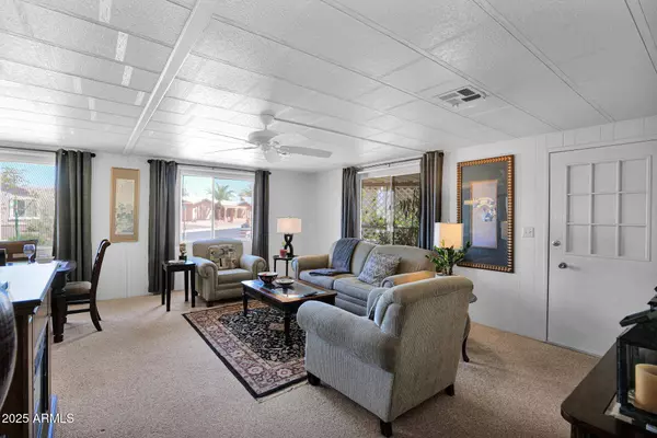 2250 N FLOYD Drive, Mesa, AZ 85215