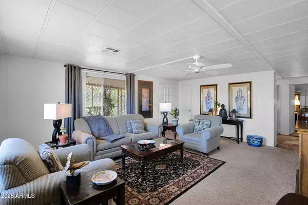 2250 N FLOYD Drive, Mesa, AZ 85215