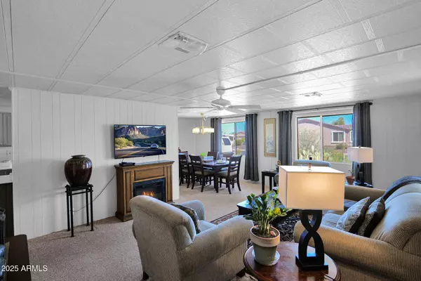 2250 N FLOYD Drive, Mesa, AZ 85215