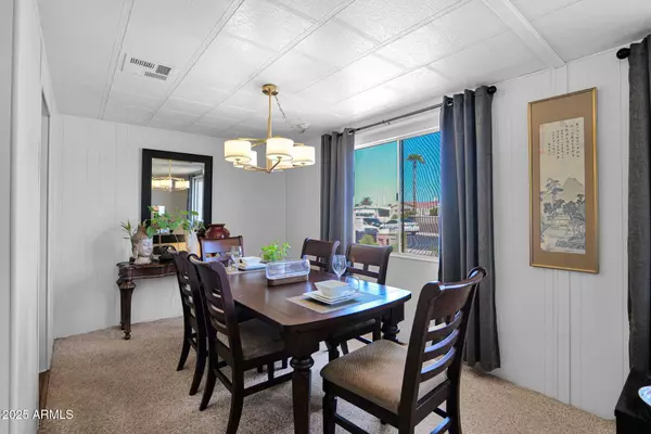 2250 N FLOYD Drive, Mesa, AZ 85215