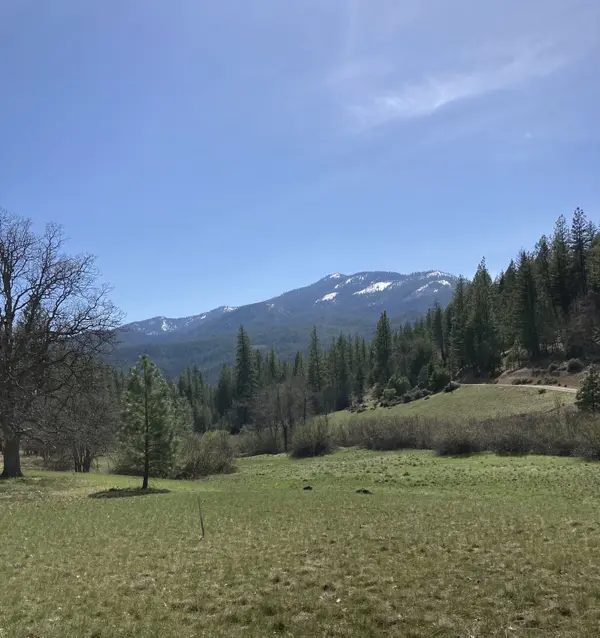 Ashley Ln, Fort Jones, CA 96032