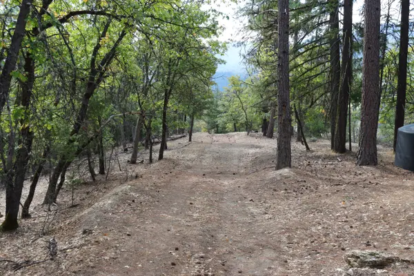 Ashley Ln, Fort Jones, CA 96032