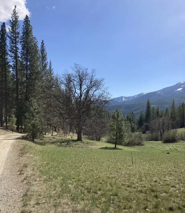 Ashley Ln, Fort Jones, CA 96032