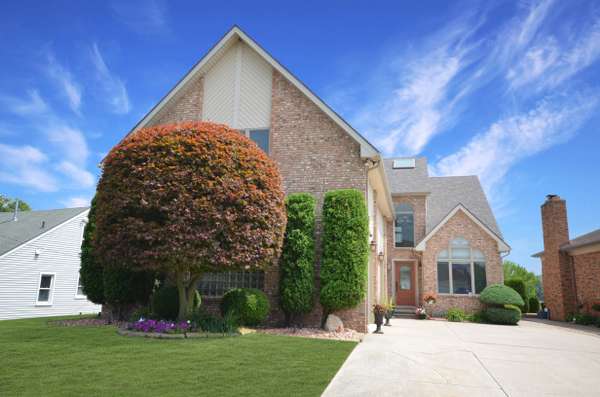 38048 Huron Pointe Dr, Harrison Twp, MI 48045-2831