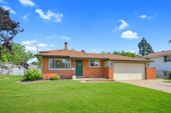 8573 San Marco Blvd, Sterling Heights, MI 48313-4858