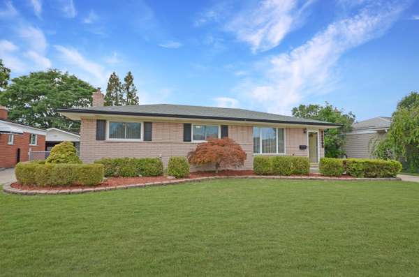 33509 Stonewood Dr, Sterling Heights, MI 48312-6565