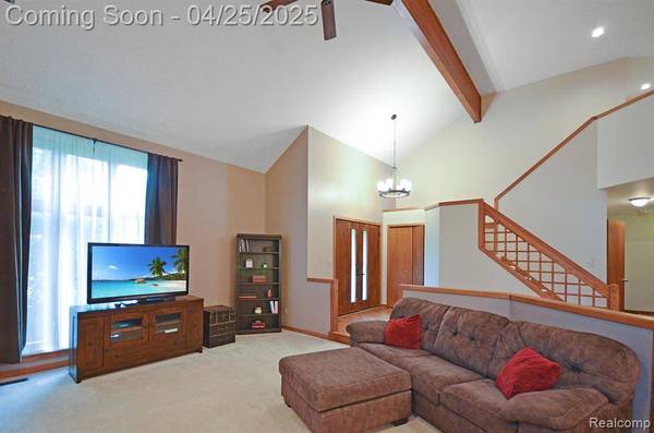 1126 River Valley Drive, Orion Twp, MI 48362