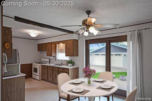 2103 Oakcrest Road, Sterling Heights, MI 48310