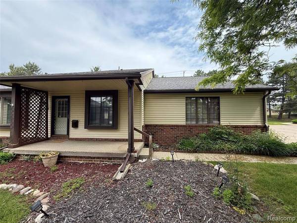 5007 Sandalwood Drive, Grand Blanc, MI 48439