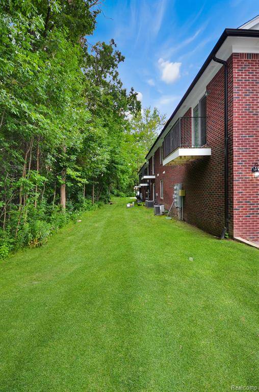 8425 Williamstown Drive, Shelby Twp, MI 48316