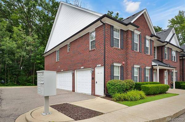 8425 Williamstown Drive, Shelby Twp, MI 48316