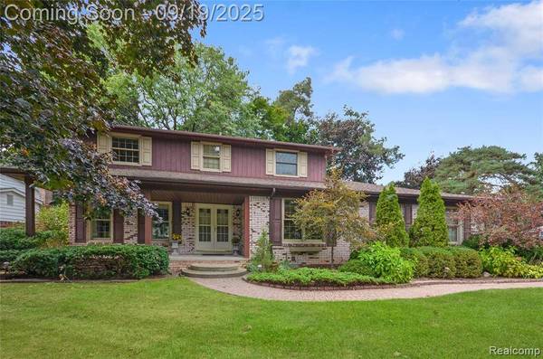 53645 Lambeth Court, Utica, MI 48316