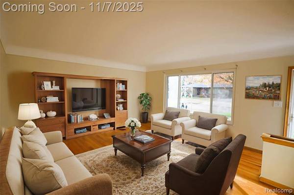 8565 Dale, Center Line, MI 48015