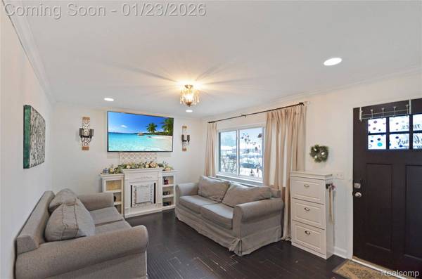 9015 Headley DR, Sterling Heights, MI 48314