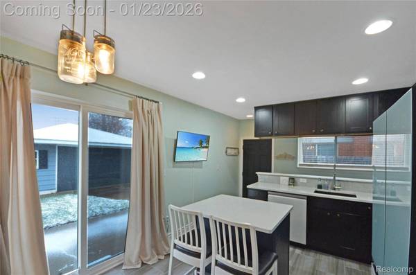 9015 Headley DR, Sterling Heights, MI 48314