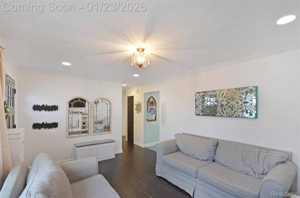 9015 Headley DR, Sterling Heights, MI 48314