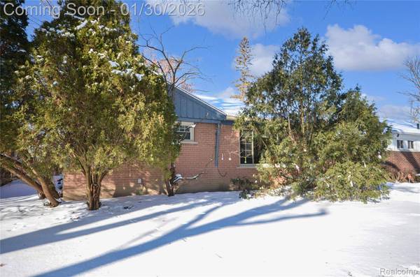 21611 Sussex ST, Oak Park, MI 48237
