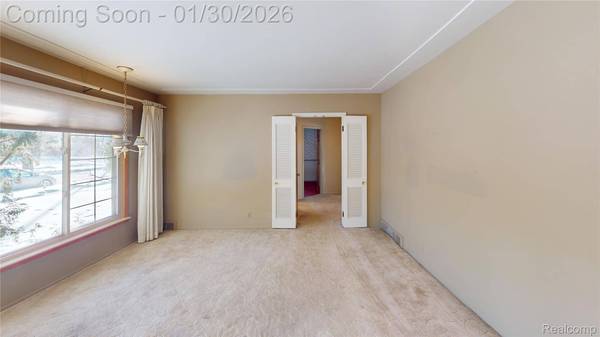 21611 Sussex ST, Oak Park, MI 48237
