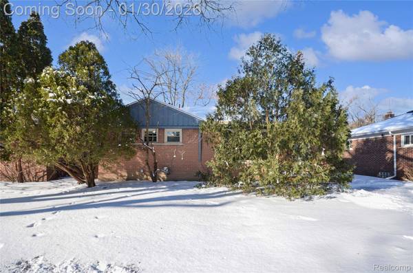 21611 Sussex ST, Oak Park, MI 48237