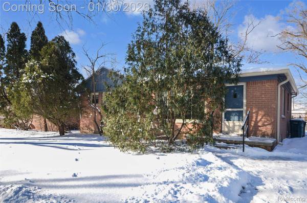21611 Sussex ST, Oak Park, MI 48237