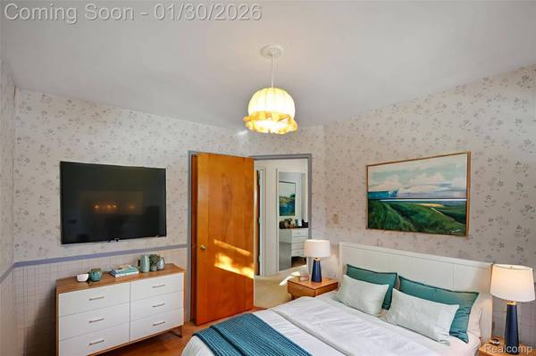 21611 Sussex ST, Oak Park, MI 48237