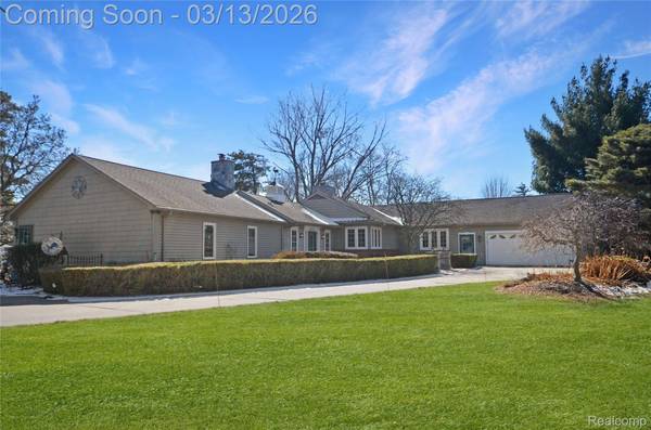 37272 Moravian DR, Clinton Township, MI 48036