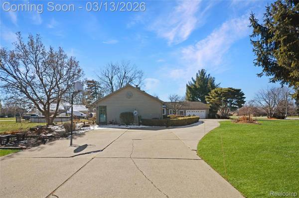 37272 Moravian DR, Clinton Township, MI 48036