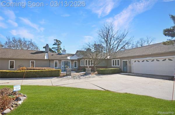 37272 Moravian DR, Clinton Township, MI 48036