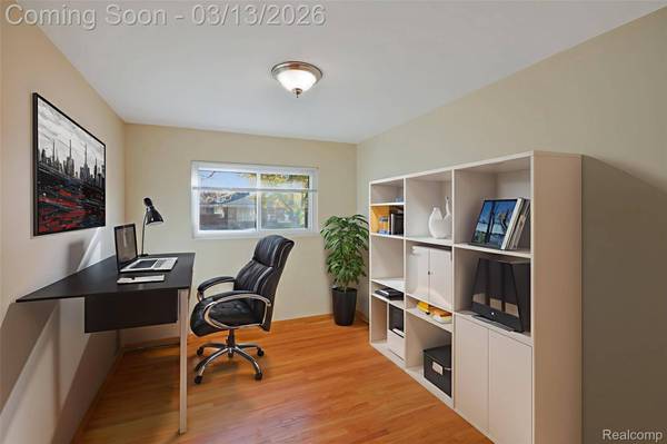 8565 Dale, Center Line, MI 48015