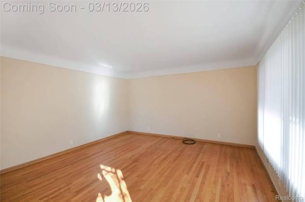 8565 Dale, Center Line, MI 48015