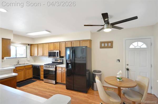 29821 Wagner DR, Warren, MI 48093