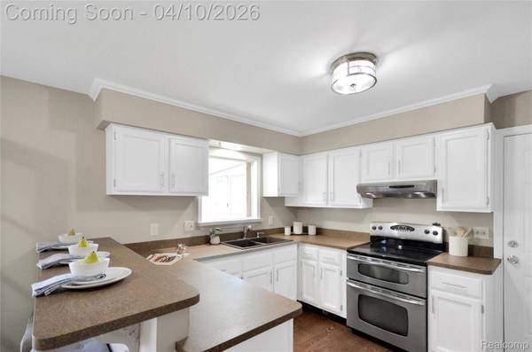 45064 Hecker DR, Utica, MI 48317