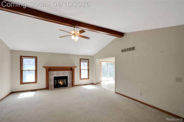 7600 Village DR, Washington Township, MI 48094