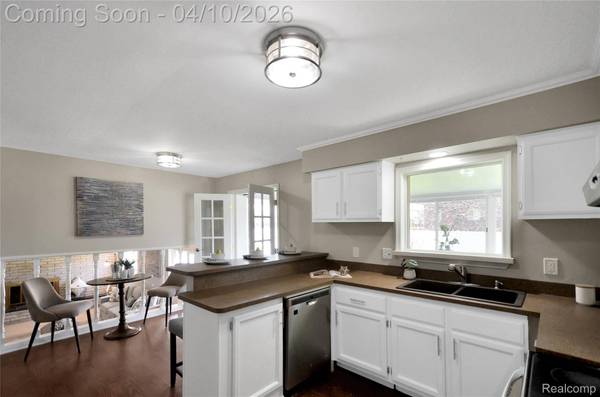 45064 Hecker DR, Utica, MI 48317