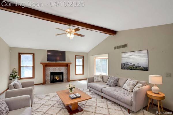7600 Village DR, Washington Township, MI 48094