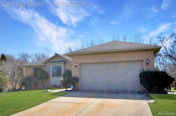 7600 Village DR, Washington Township, MI 48094