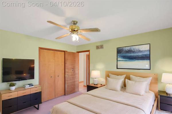 7600 Village DR, Washington Township, MI 48094