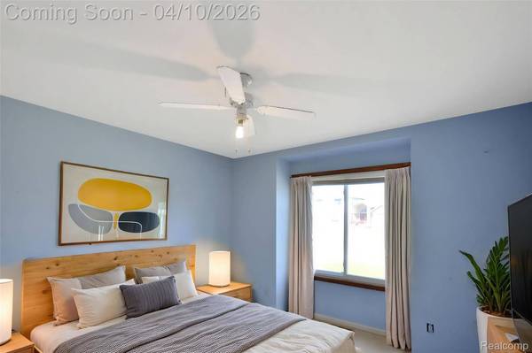 7600 Village DR, Washington Township, MI 48094