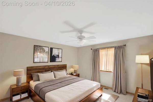 7600 Village DR, Washington Township, MI 48094