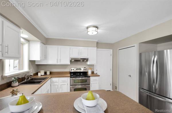 45064 Hecker DR, Utica, MI 48317