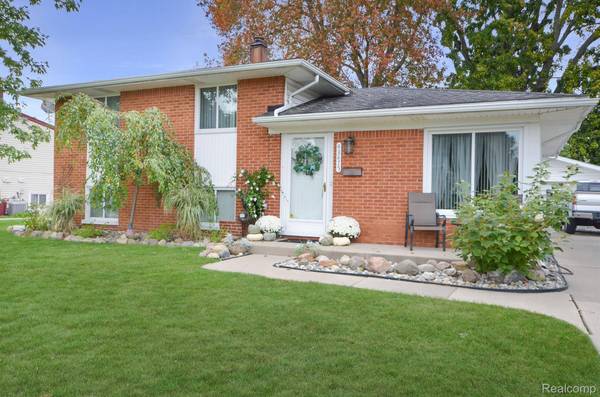 43475 Deborah DR, Sterling Heights, MI 48313