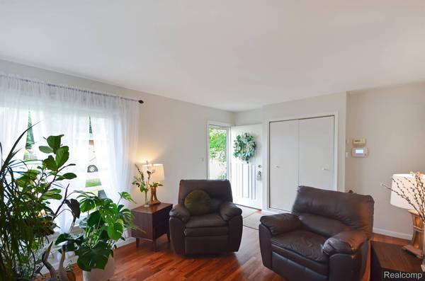 43475 Deborah DR, Sterling Heights, MI 48313