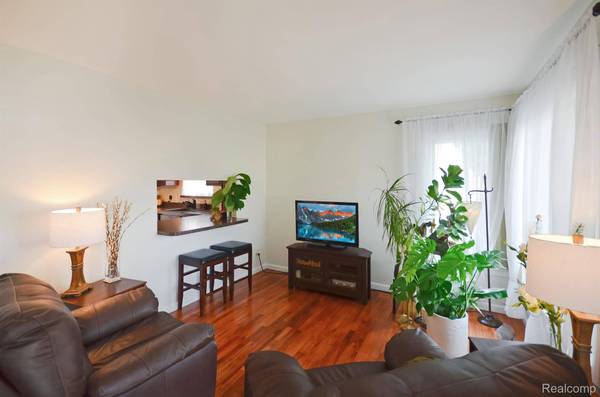 43475 Deborah DR, Sterling Heights, MI 48313