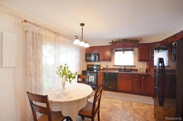 43475 Deborah DR, Sterling Heights, MI 48313