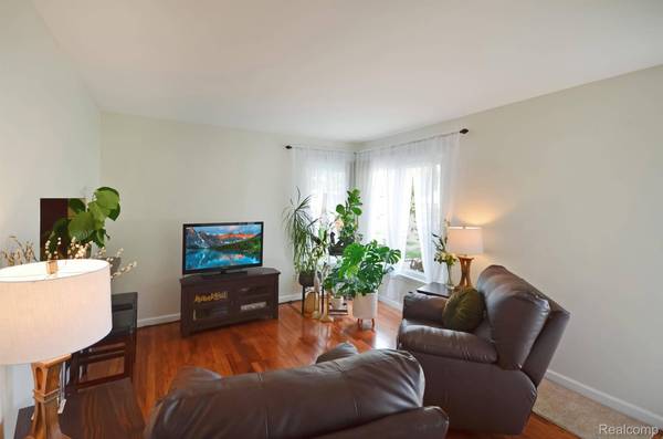 43475 Deborah DR, Sterling Heights, MI 48313