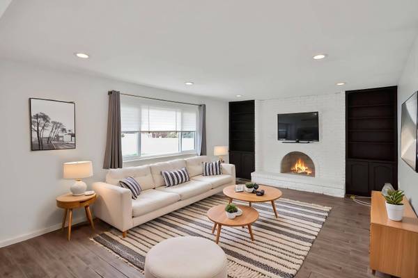 1100 Shallowdale Dr, Troy, MI 48085-4935