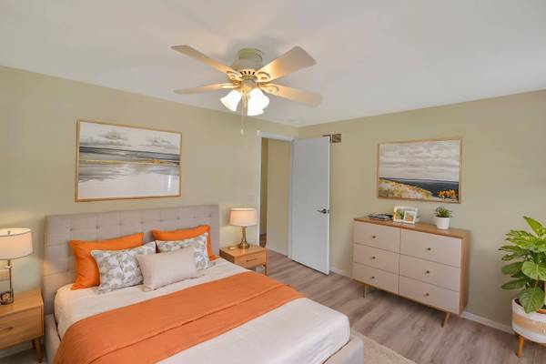 1100 Shallowdale Dr, Troy, MI 48085-4935